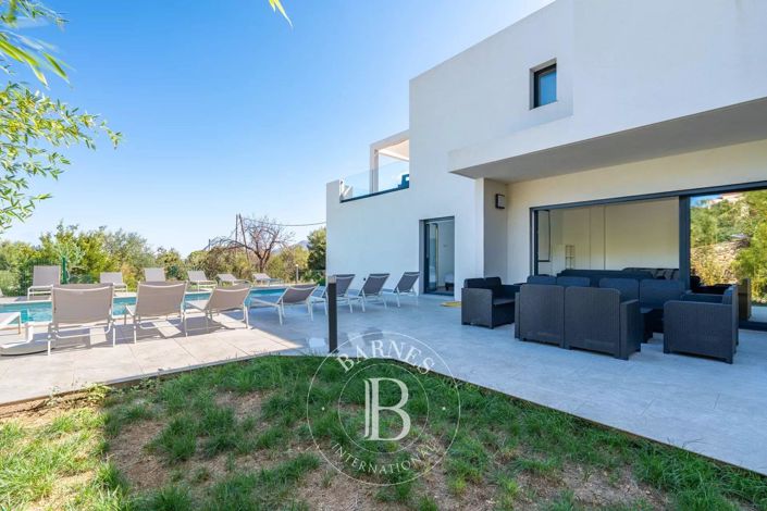 Image No.20-6 Bed House for sale