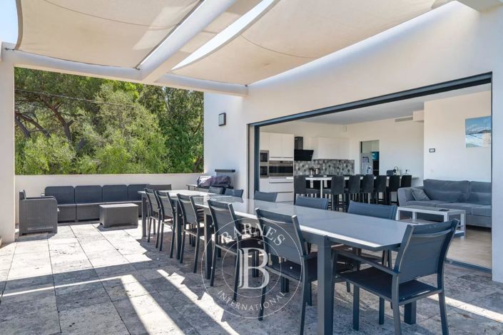 Image No.5-6 Bed House for sale