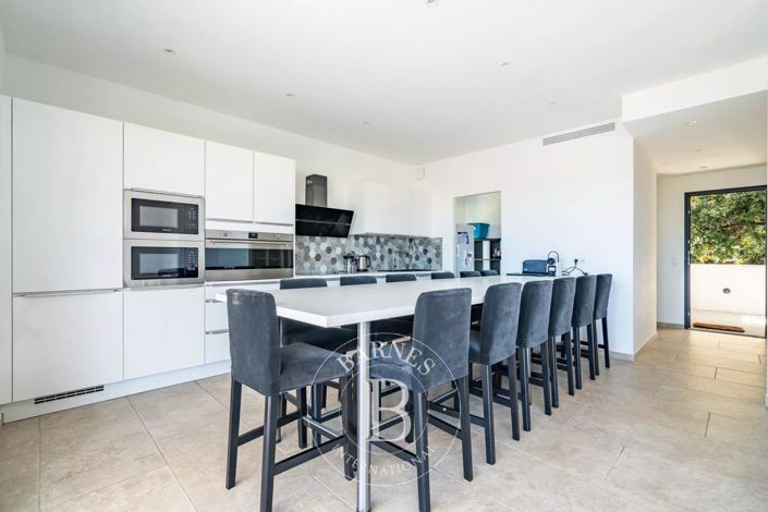 Image No.9-6 Bed House for sale