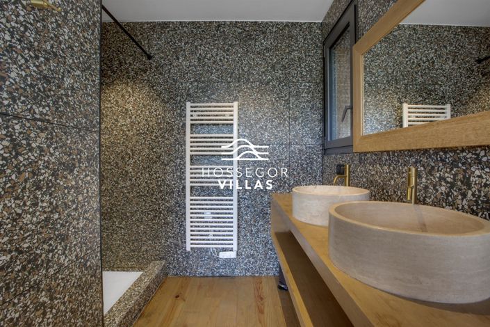 Image No.17-4 Bed House for sale