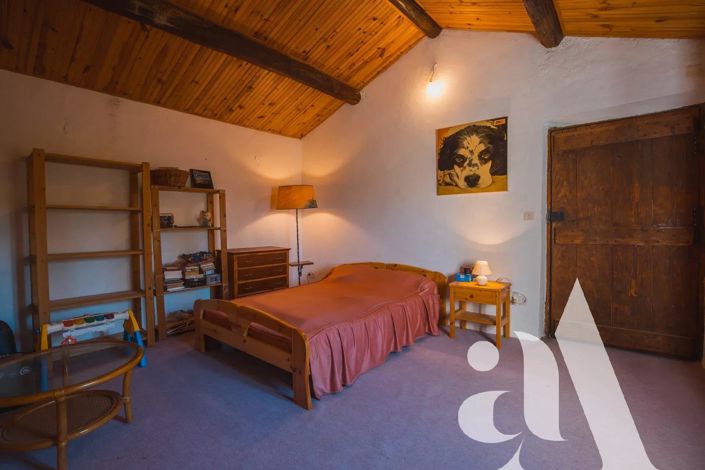 Image No.7-5 Bed House for sale