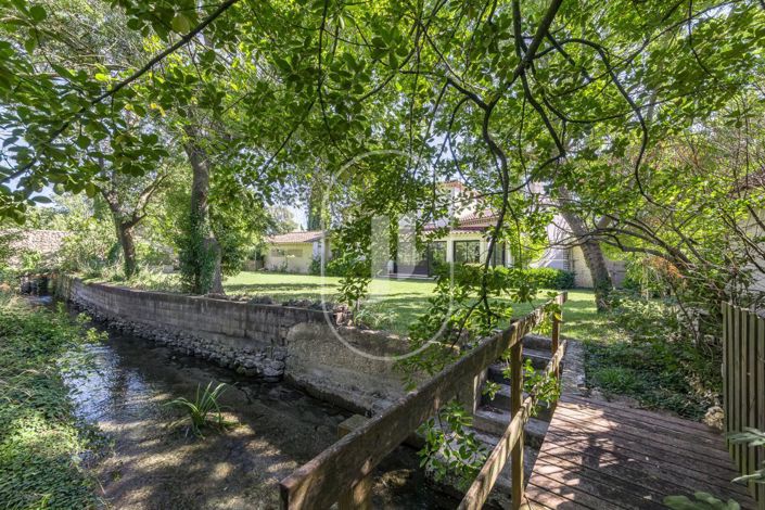 Image No.1-5 Bed House for sale