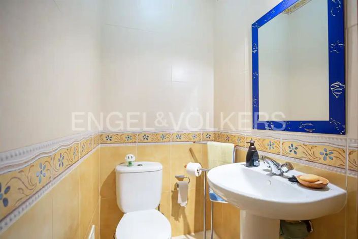 Image No.15-4 Bed House for sale