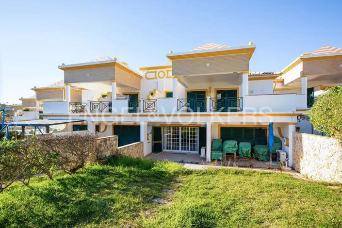 Image No.2-4 Bed House for sale