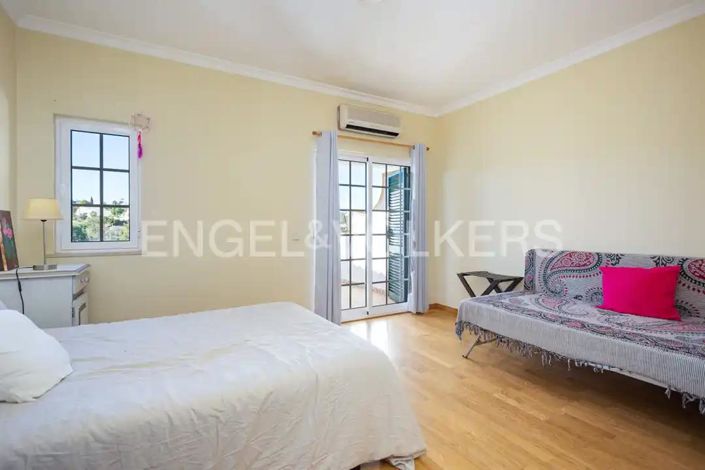 Image No.21-4 Bed House for sale