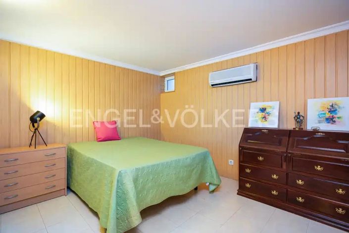 Image No.25-4 Bed House for sale