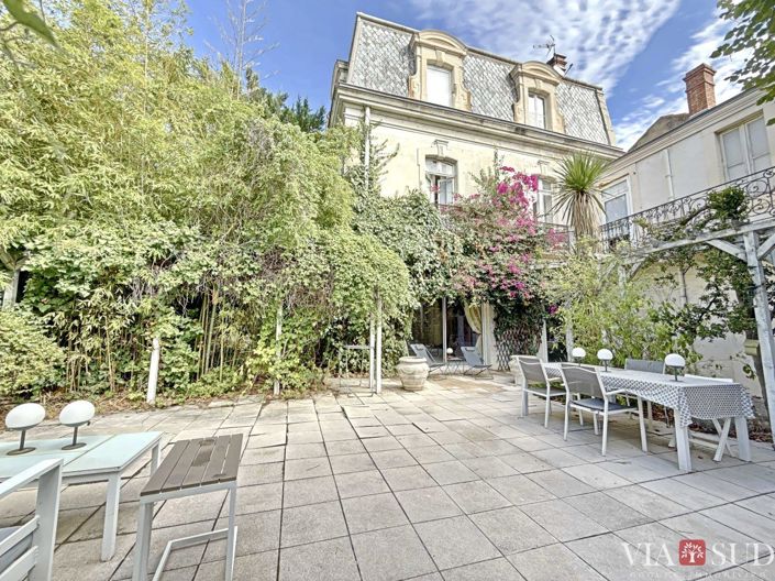 Image No.1-6 Bed Property for sale