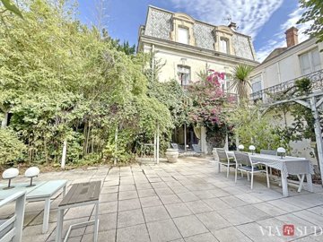 6 Bed Property for sale