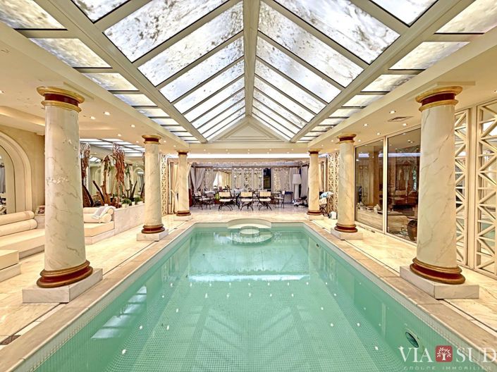 Image No.10-6 Bed Property for sale