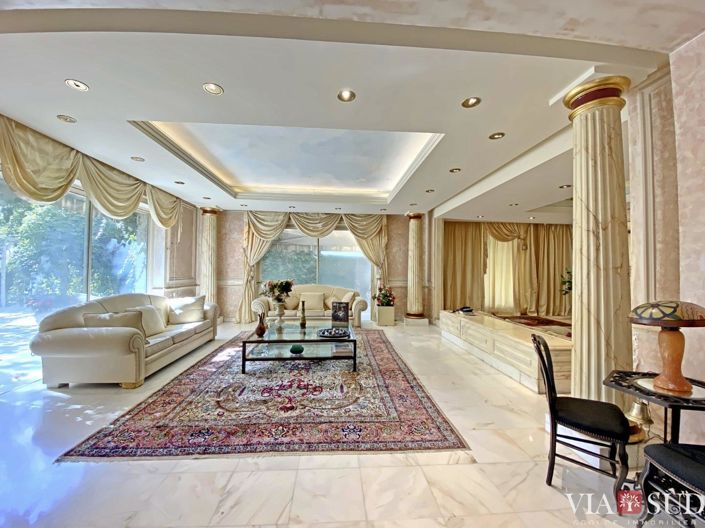 Image No.14-6 Bed Property for sale