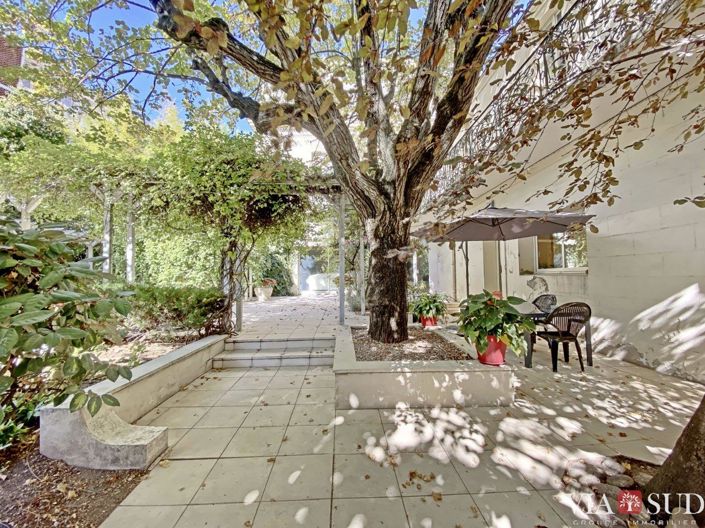 Image No.2-6 Bed Property for sale