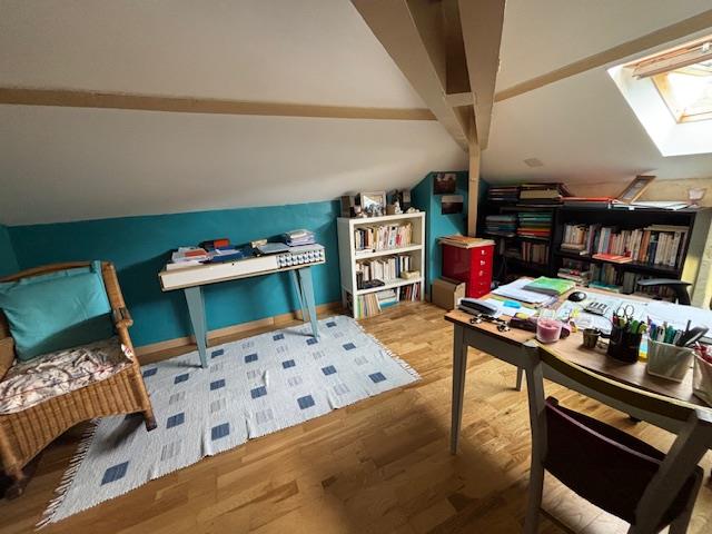 Image No.8-7 Bed House for sale