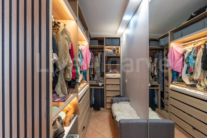 Image No.26-4 Bed House for sale