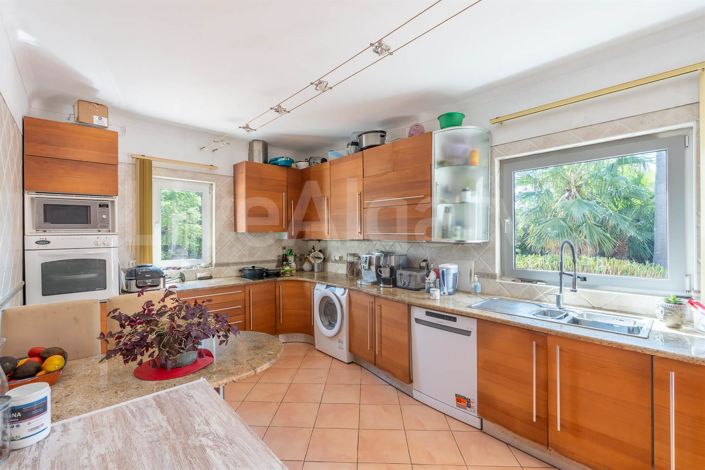 Image No.33-4 Bed House for sale