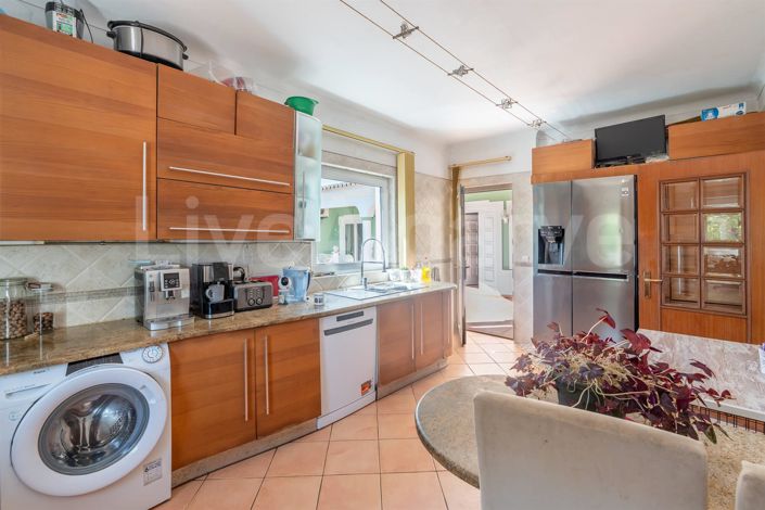 Image No.34-4 Bed House for sale