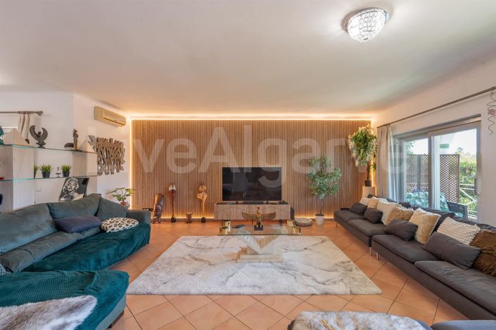 Image No.9-4 Bed House for sale