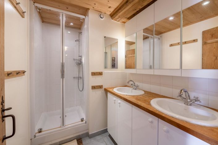 Image No.11-5 Bed House for sale