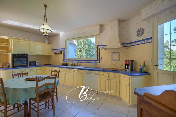 Image No.10-5 Bed House for sale