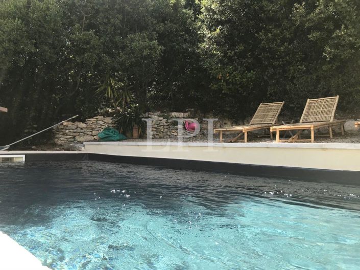 Image No.6-5 Bed House for sale