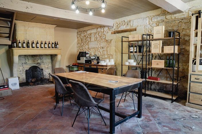 Image No.12-6 Bed Property for sale