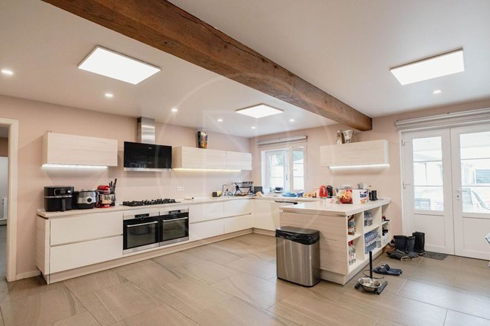 Image No.6-6 Bed Property for sale