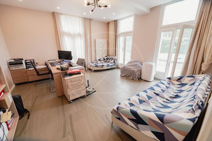 Image No.7-6 Bed Property for sale