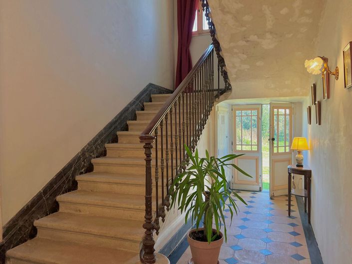 Image No.9-7 Bed Property for sale