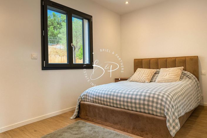 Image No.12-3 Bed House for sale