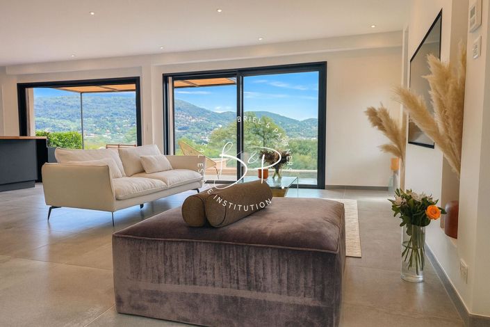 Image No.5-3 Bed House for sale