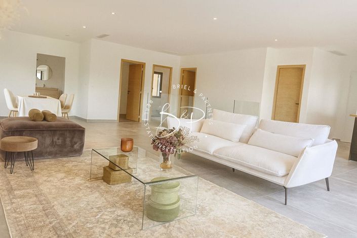 Image No.7-3 Bed House for sale