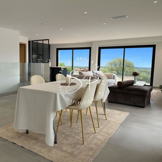 Image No.8-3 Bed House for sale