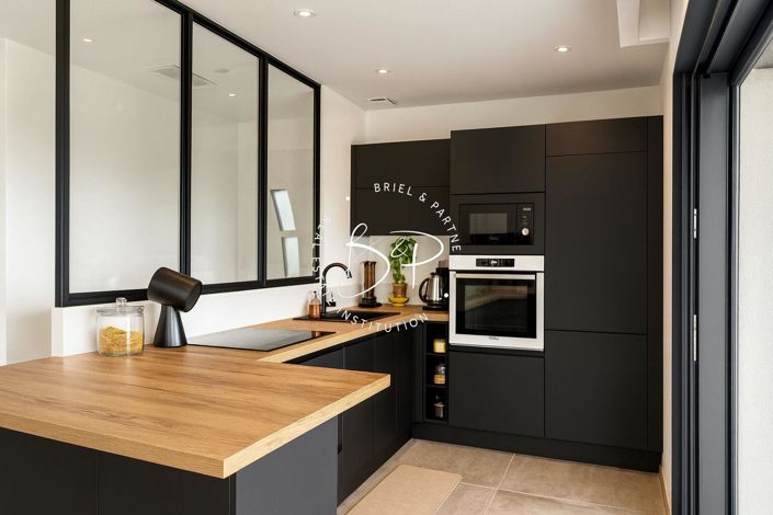 Image No.9-3 Bed House for sale