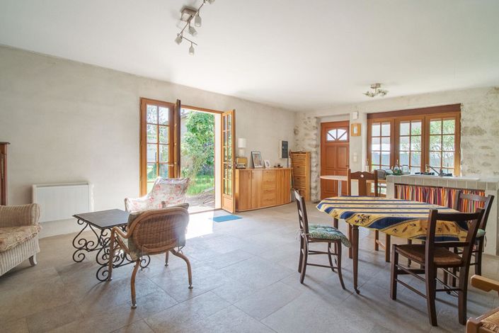 Image No.8-3 Bed House for sale