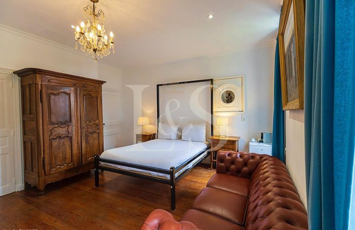 Image No.5-9 Bed Property for sale