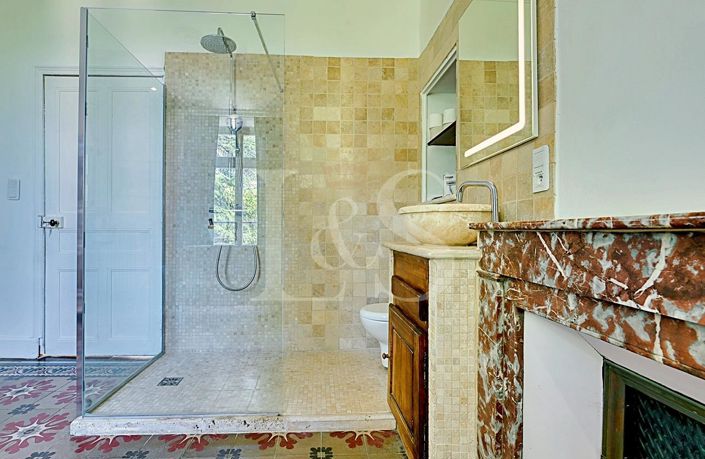 Image No.9-9 Bed Property for sale