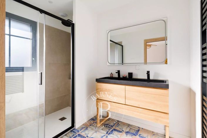 Image No.12-4 Bed House for sale