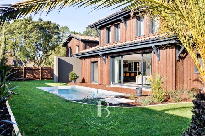 Image No.2-4 Bed House for sale