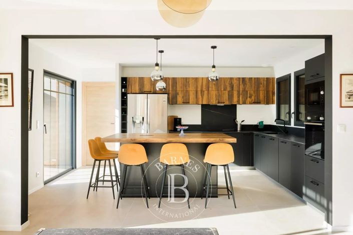 Image No.5-4 Bed House for sale