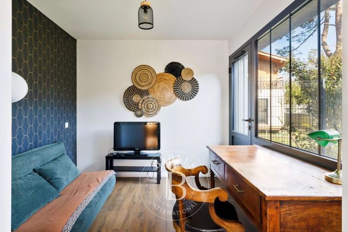 Image No.9-4 Bed House for sale