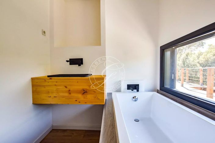 Image No.10-3 Bed House for sale