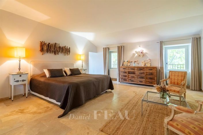 Image No.11-8 Bed House for sale