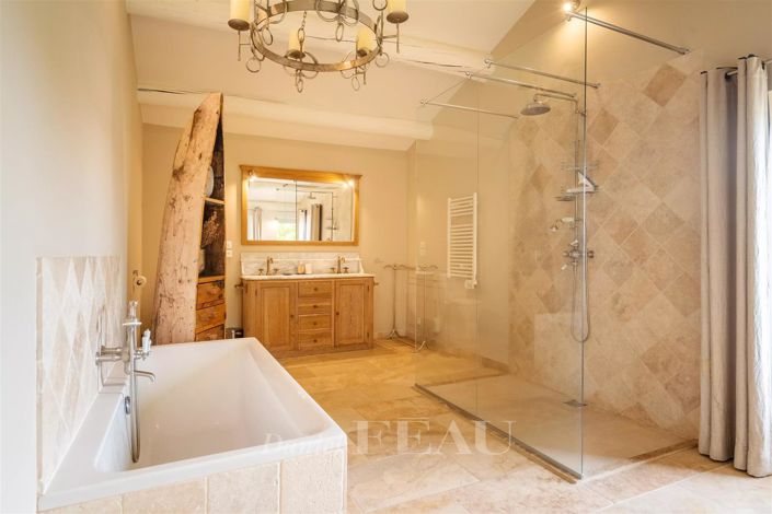 Image No.12-8 Bed House for sale