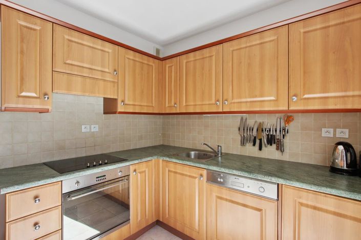 Image No.10-3 Bed House for sale