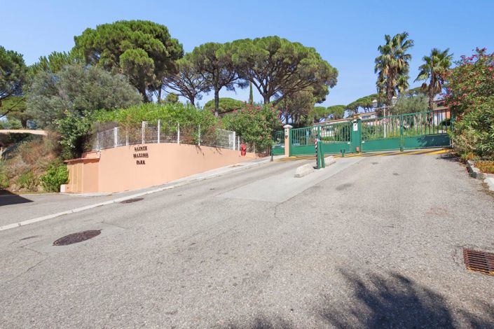 Image No.21-3 Bed House for sale