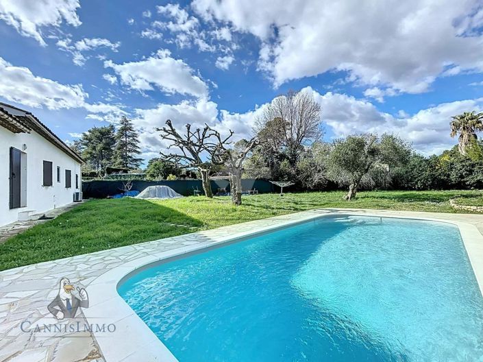 Image No.2-4 Bed House for sale