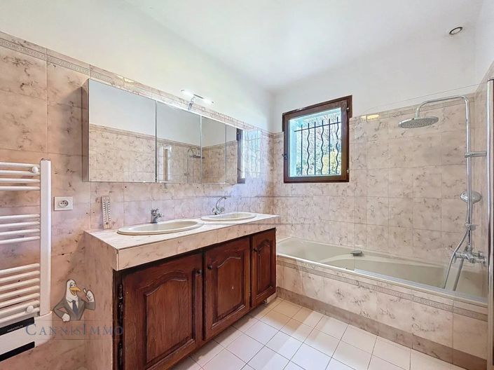 Image No.7-4 Bed House for sale