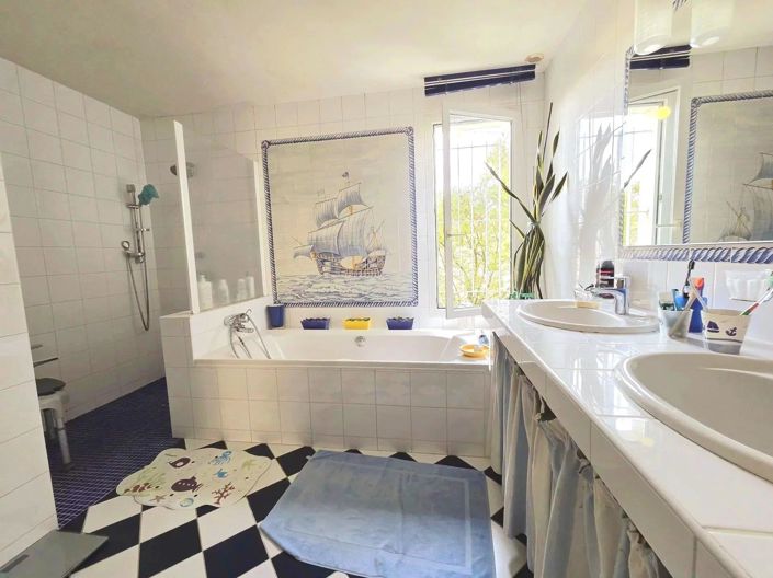 Image No.10-4 Bed House for sale