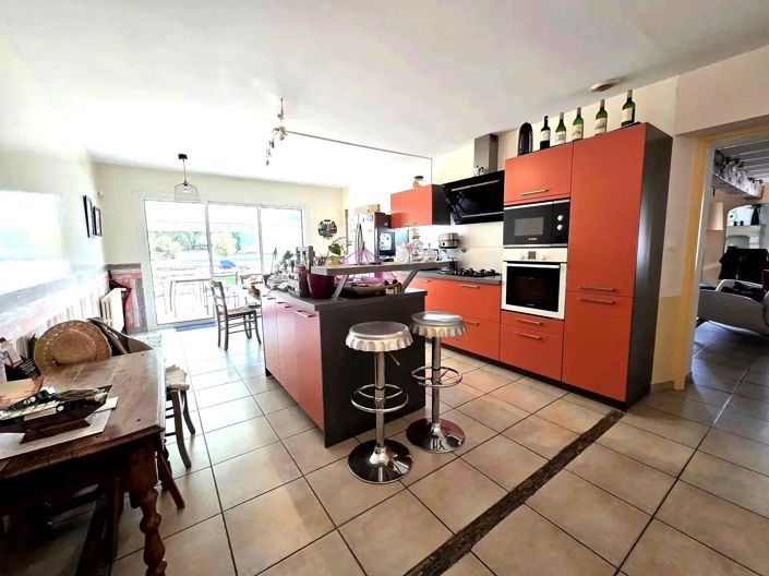 Image No.3-4 Bed House for sale