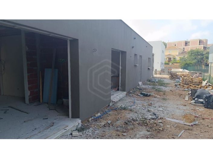 Image No.10-3 Bed House for sale