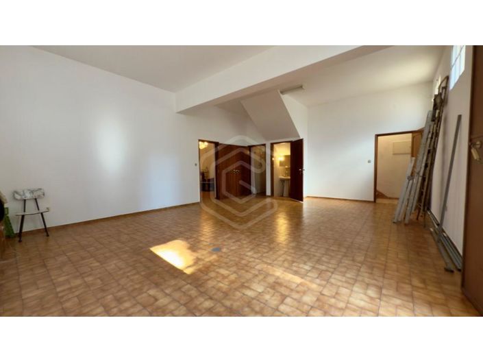 Image No.9-2 Bed House for sale